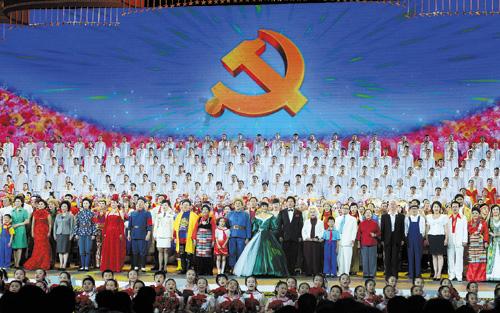 70岁许冠杰为混血太太庆祝生日,爷孙三代同堂其乐融融!